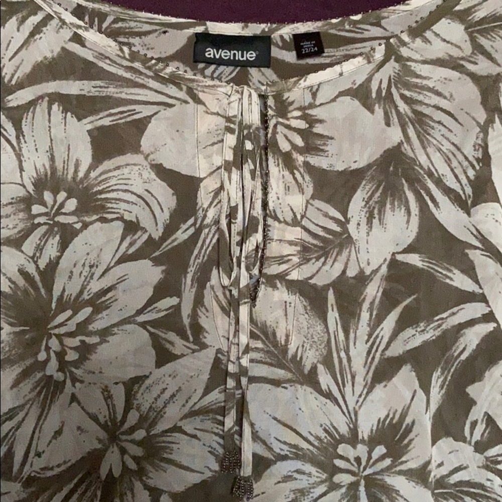 Flower Top - Picture 2 of 2